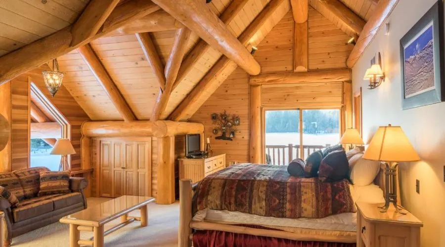 Revelstoke House - Luxurious Log Home