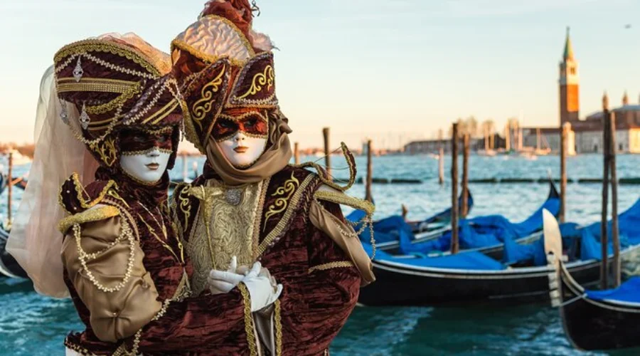 Private gondola ride in Venice off track